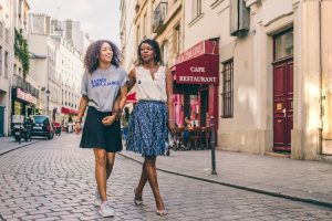Photo shooting mode à Paris pour Fro' on fleek par Mardi Bleu – Agence de communication – photo & vidéo